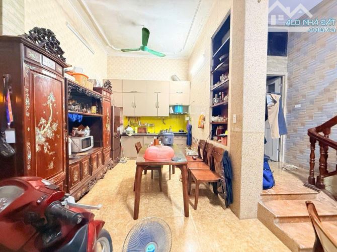 PHÂN LÔ GÓC CÁCH MẶT PHỐ 1 NHÀ  MẶT TIỀN RỘNG 6m 5 TẦNG 50m 12.5 TỶ NGUYỄN KHANG