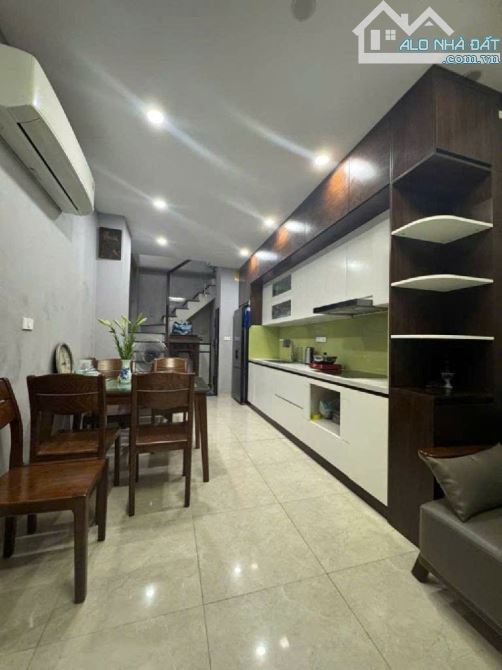 PHÂN LÔ nhà đẹp Nghĩa Đô 38m, 5T kinh doanh, ôtô đỗ cửa, 2 thoáng ở ngay 8.5 tỷ