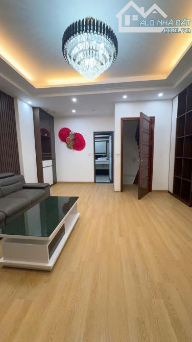 SIÊU PHẨM TT CẦU GIẤY NHÀ ĐẸP Ở NGAY  FULL NỘI THẤT 50m 6 TẦNG 10.5 TỶ THOÁNG TRƯỚC SAU