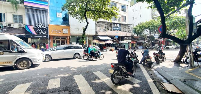 Bán nhà mặt phố Kinh doanh sầm uất vỉa hè Trần Xuân Soạn HBT 66m 2T MT 6m chỉ 47 tỷ