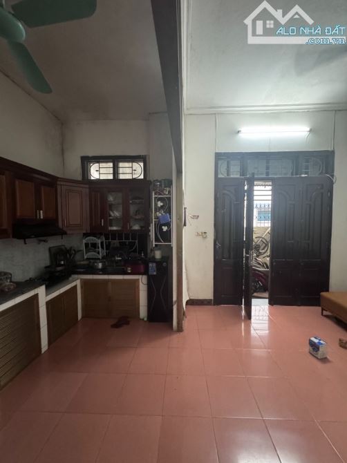 ĐẤT TẶNG NHÀ MINH KHAI – SÁT PHỐ, XÂY CHDV – 125M² – 3 TẦNG – 19 TỶ (8TL152057)