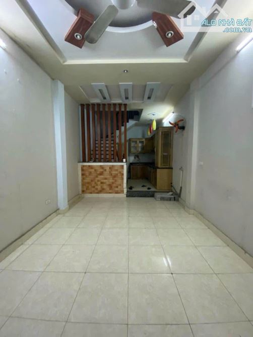 Cho thuê nhà nguyên căn tại ngõ 5 Hoàng Quốc Việt, Cầu Giấy. DT gần 40m x 5 tầng, giá