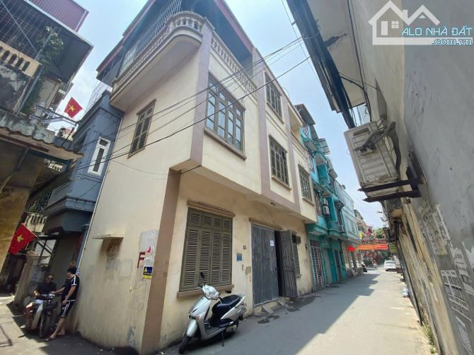 Cho thuê nhà nguyên căn ngõ 18 Ngô Quyền, Quang Trung,Hà Đông. DT 40m 3 tầng, giá 12tr