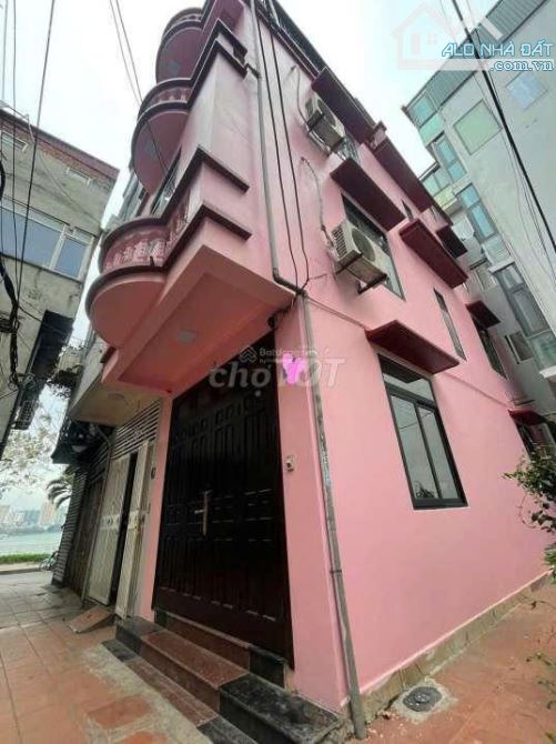Cho thuê nguyên căn nhà tại ngõ 267 Trích Sài, Tây Hồ. DT 33m 4 tầng, giá 20tr