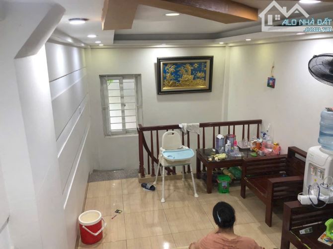 Cho thuê nhà ở ngõ 2 Cầu Bươu, Thanh Trì. Hà Nội , DT 35m 4.5 tầng, giá 10tr