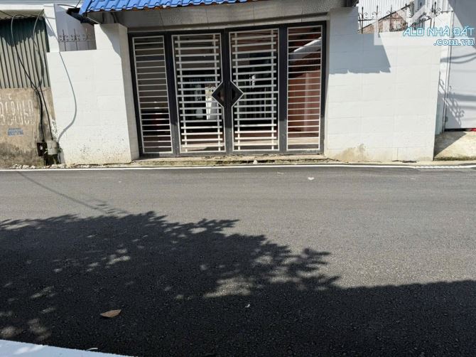 Chuyển nhà cần bán 200m trục Kinh doanh. Sát quy hoạch vd3.5 . Đất ODT. Trung tam xaVăn G