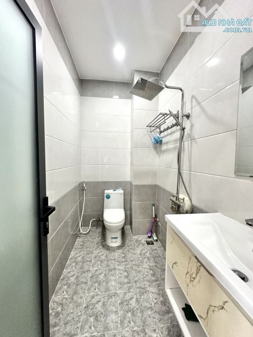 GẦN CV LÀNG HOA - HẺM XE TẢI - 5 x 15 - 4 TẦNG - 8.2 TỶ CÒN TL - 10