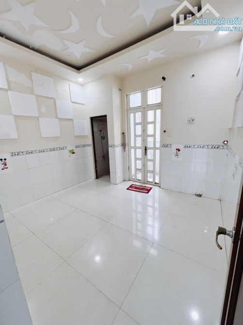 SÁT MẶT TIỀN CÓ 50 M XE HƠI Q4  NGANG 4.3 X 14 - 4 TẤM  HƠN 100 TRIỆU M - 10
