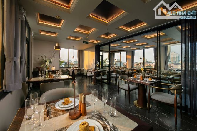Chủ ngộp Bank giảm 100 tỷ - Khách sạn 5* Phố Cổ - 560m2 - 11 tầng - MT 25m - 1680 tỷ