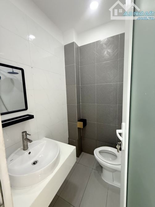 Chỉ 4,3 tỷ nhà 3 tầng hẻm 5m xe hơi tới cửa đường Bùi Quang Là Phường 12 Quận Gò Vấp - 11