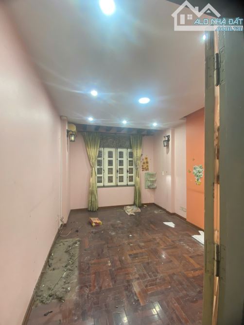 Cho thuê nhà nguyên căn lô góc Trần Quốc Hoàn. DT 50m2, 5 tầng. 22 triệu(tháng) - 1
