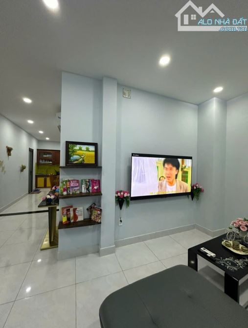 HÀNG HIẾM CHDV QUẬN 3 – MT GẦN CÁCH MẠNG THÁNG 8 – THANG MÁY – DOANH THU 1,5 TỶ/NĂM. 41 TỶ - 1