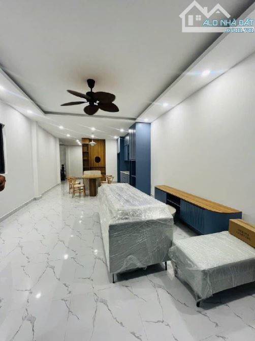 Nhà 2 tầng có sân vườn, gara ô tô, P. Phú Thuận, Quận 7 - 1