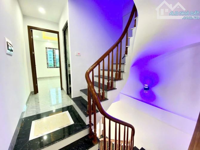 Bán nhà đơn lập 36m², 4 tầng, 3 mặt thoáng gần ô tô tại Thượng Cát – Giá hơn 5 tỷ - 1
