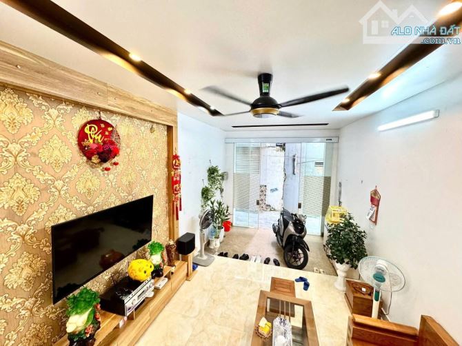 Bán nhà 3 tầng giá 3.48 tỷ ngõ Trần Nguyên Hãn - 1