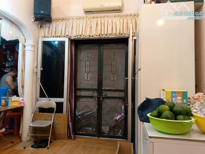 BÙNG NỔ: Chùa Láng 40m2, dân xây, ngõ nông, lô góc, gần ô tô, gần hồ - 1