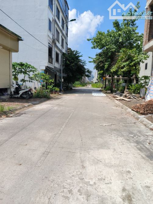 TRái Tim Tt Trâu Quỳ - TRUNG TÂM GIA LÂM - Ô TÔ TRÁNH - ĐỐI DIỆN SHOPHOUSE - VỈA HÈ RỘNG - 1