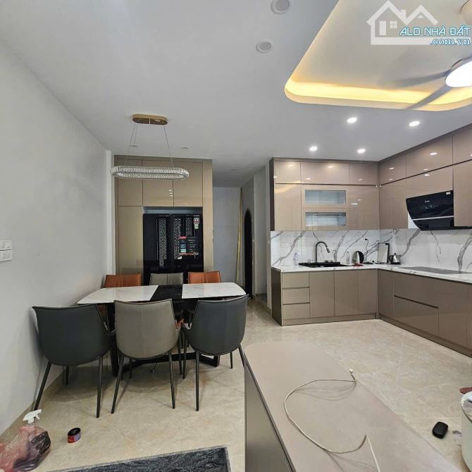 HÀNG XÓM NGOẠI GIAO ĐOÀN 57M² X 5 TẦNG, DÂN XÂY, LÔ GÓC, 2 BƯỚC RA Ô TÔ, GIÁ 10 TỶ - 1