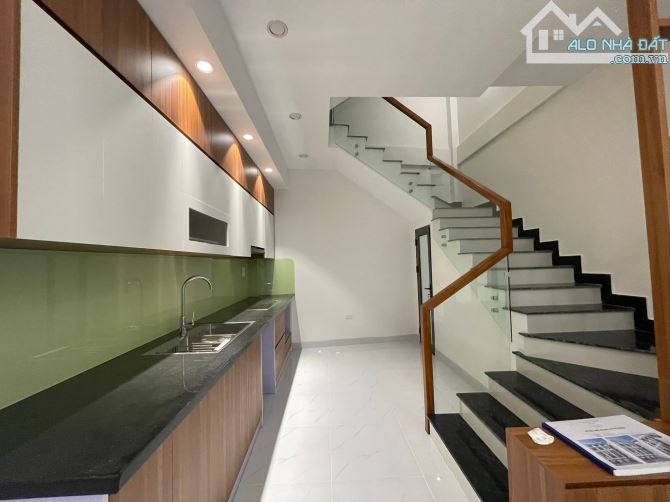 Bán nhà Phố Lạc Long Quân 33m2 tặng full nội thất - 1