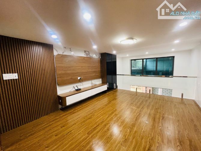 Hiếm! Nhà cực đẹp 45m2x6T thang máy. Full nội thất, vuông vắn - rộng thoáng phố Đội Cấn. - 1