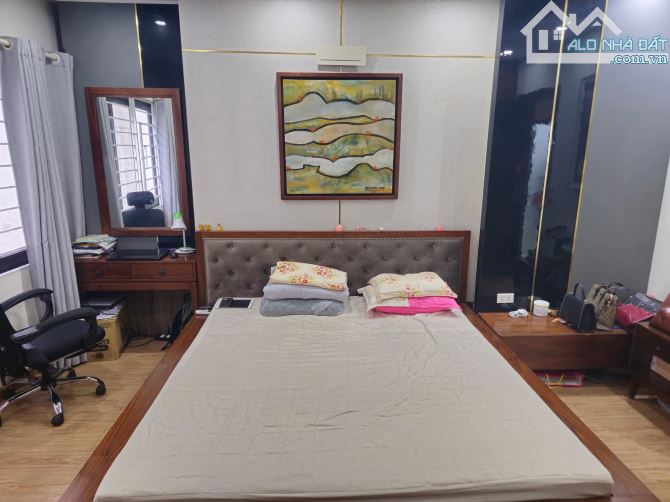NHÀ ĐẸP NGÕ 10 LÁNG HẠ - GẦN PHỐ - CÁCH Ô TÔ 20M - DT 32M², 5 TẦNG, MT 5M. CHỈ 9.5 TỶ. - 1