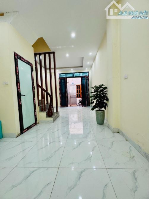 Bán nhà đẹp tại Vĩnh Hưng oto 20m chỉ 3,69 tỷ, 33m2, 4PN, 3WC, view đẹp - 1