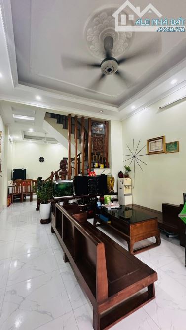 Cần bán nhà ngõ Ô tô đỗ cửa 3 tầng ngõ đường Mỹ Xá - Nam Định: có sân cổng - 1