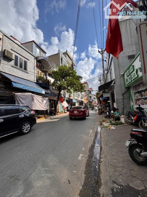 P Tuấn.. Đất mặt đường Lán Bè - Tp Hải Phòng .  - Dt: 70m2 ngang 6m •••( + 30m2 lưu không - 1