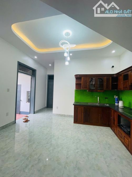 Bán nhà đẹp lô góc tại Trung Nghĩa, Đông Hòa, đường ô tô tránh nhau - 1