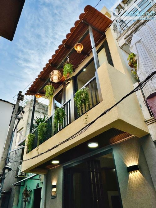 Nhỉnh 4 tỷ mua được nhà khu Phan Xích Long, Phú Nhuận 65m2 - 1