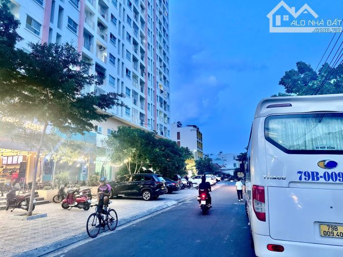 BÁN NHÀ BIỆT THỰ 2 TẦNG ĐỐI DIỆN CHUNG CƯ HOÀNG QUÂN, MT ĐƯỜNG TRẦN QUANG DIỆU VĨNH HOÀ. - 1