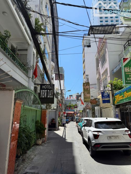 Bán nhà đường Hùng Vương, gần biển, gần Panorama. Diện tích 104m2 ngang 6m. Giá 19,5 tỷ - 1