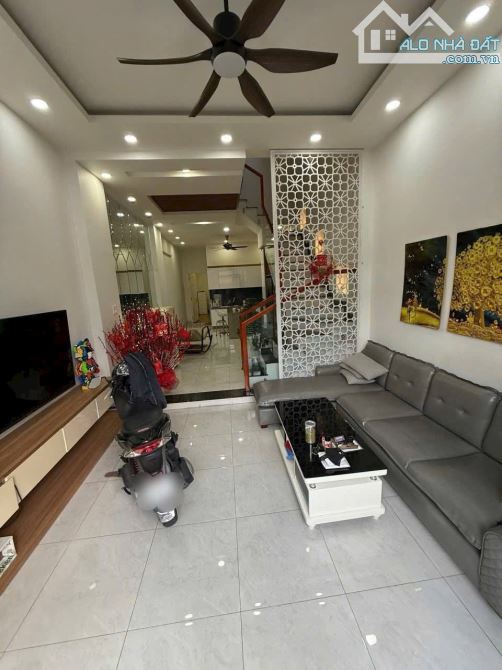 Bán Nhà 1 Trệt 2 Lầu ngay Giáo Xứ Thuận Hoà P. Tân Phong - Cách đường Nguyễn Ái Quốc 300M - 1