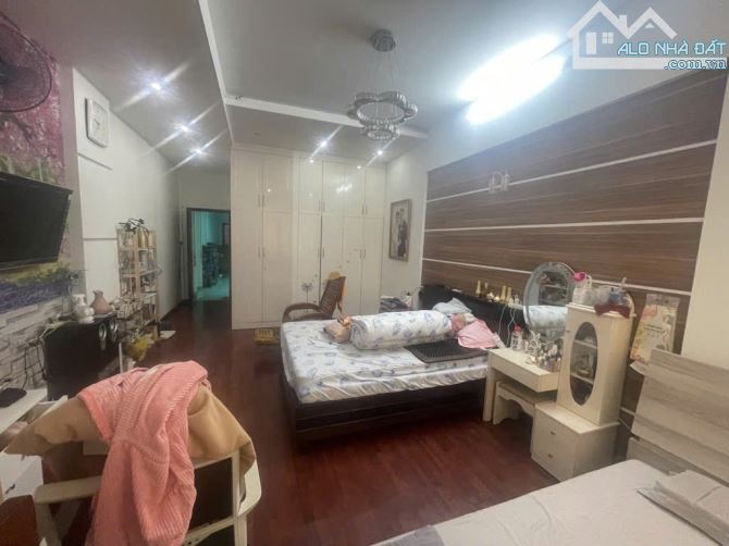 Mặt bằng kinh doanh hẻm xe tải Lý Phục Man Q7, 6x11m, 3 tầng, chỉ 8.7 tỷ - 1