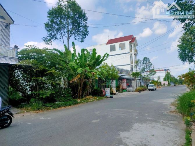 Bán cặp nhà đường D6 KDC Hồng Loan 2 căn riêng biệt 2 sổ dt 5x16 sau lưng hãng xe lớn - 1