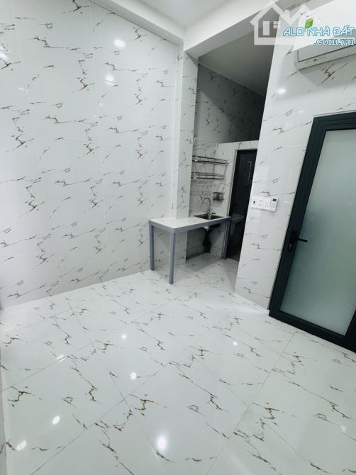 TRẦN BÌNH TRỌNG - 3 TẦNG - SÂN THƯỢNG - 4PN TẶNG MÁY LẠNH, 5 WC - CÁCH MẶT TIỀN 30M  PHÙ H - 1