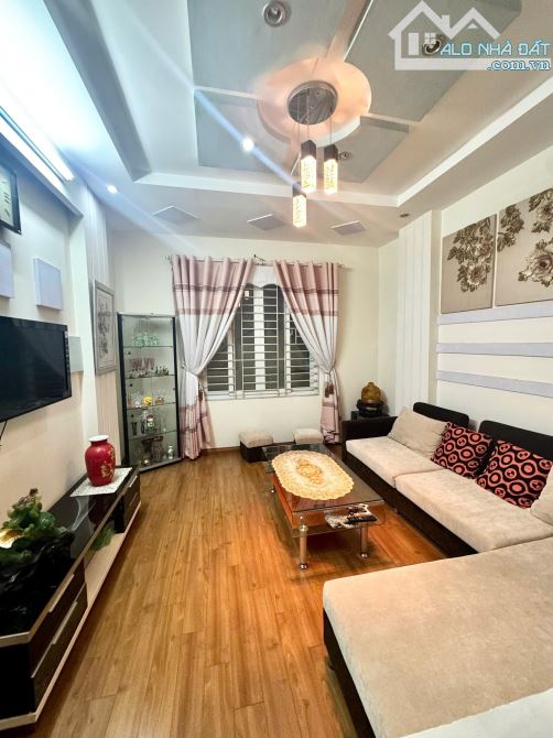 BÁN NHÀ TÂY SƠN ĐỐNG ĐA 40m 5Tầng Mt 3.7m GIÁ 12.8 TỶ PHÂN LÔ Ô TÔ TRÁNH KINH DOANH. - 1