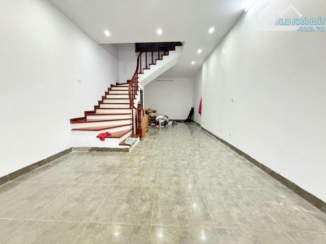 Bán Nhà Phố Phạm Tuấn Tài Cầu Giấy DT 50M 5 Tầng Phân Lô Oto Tránh Gần Phố Nhà Đẹp Ở Ngay - 1
