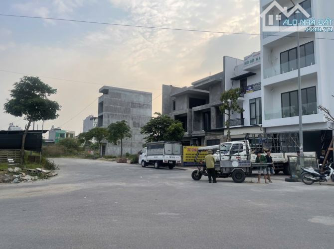 Bán biệt thự xây thô 3,5 tầng Cao đức Dt 168m2 Mặt tiền 8m. Hướng ĐN giá bán 11.2 tỷ - 1