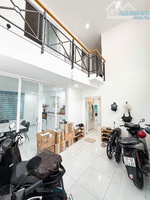 NGUYỄN CỬU VÂN P17 - 5 TẦNG - 105M2 - NGANG 8M - DÒNG TIỀN 70 TRIỆU/THÁNG - 11.x TỶ - 1