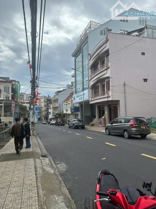 Bán homestay đẹp, kinh doanh tốt mặt tiền Đoàn Thị Điểm, cách chợ đêm 500m - 1