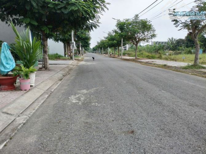 Bán Lô Đất Vị Trí Đắc Địa , Mặt Tiền Đường Xe Hơi Tránh Gần KCN Phú An Thạnh - Bến Lức - 1