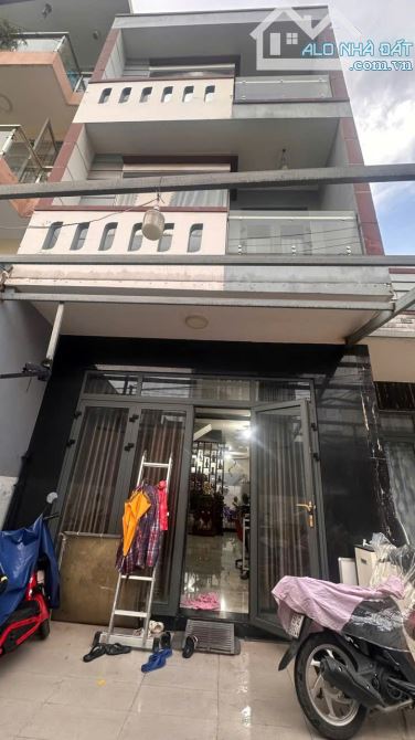 Nhà đẹp 2 lầu diện tích khủng 4,7mx22,5m ĐHT06 ngay công viên KDC an sương q12 - 1