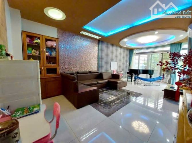 Biệt Thự Sân vườn gần Nguyễn Văn Lượng, 200m2, Ngang 8m, nở hậu 9m,gần mặt tiền- 13.5 Tỷ - 1