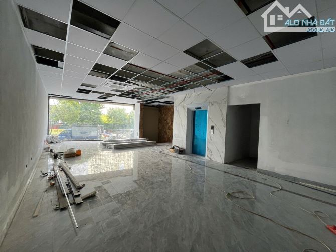 Cho thuê văn phòng tại Nguyễn Xiển - Mới Toanh DT 140m2 ô tô đỗ cửa, giá rẻ - 1