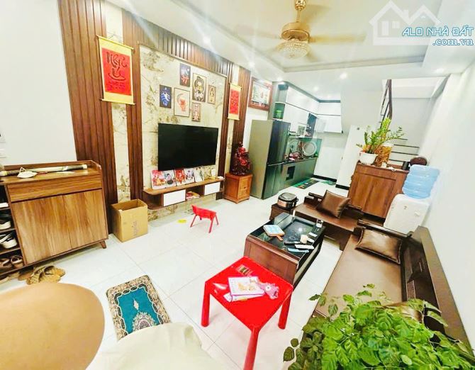 HIẾM- Hoàng Quốc Việt-42m-ngõ nông- ô tô- KD-7 tỷ hơn - 1