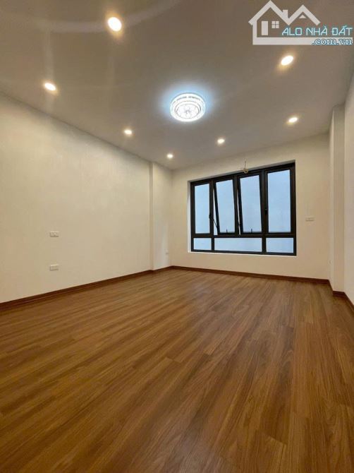 Bán Nhà Xây Mới Lạc Long Quân DT 35m2 × 5 Tầng Full Nội Thất Cao Cấp Ngõ Rộng Giá Rẻ - 1
