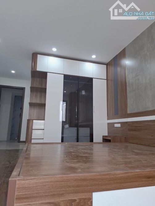 SIÊU PHẨM NGỌC THUỴ - NHÀ MỚI Ở NGAY - NỘI THẤT SANG TRỌNG - GARA Ô TÔ - THANG MÁY - 1