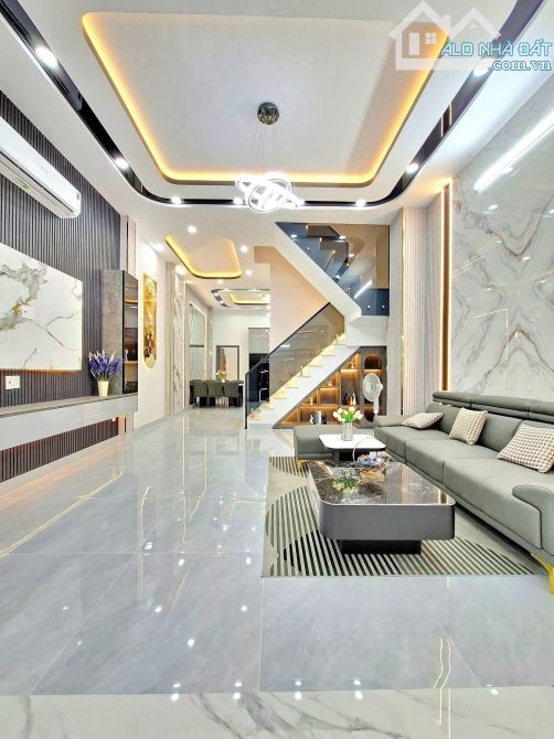 Căn nhà đẹp siêu rộng ngay Phạm Văn Hai, Tân Bình. Giá: 3 Tỷ 290 / 70m2. SHR, hẻm thông - 1