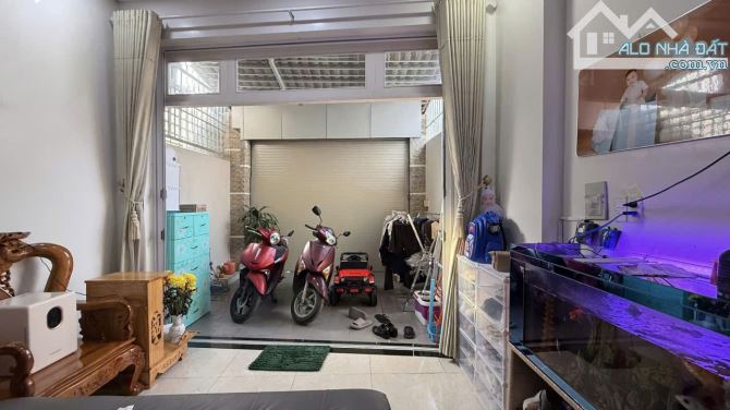 Căn góc siêu thoáng sát Lê Văn Việt - Ô tô ngủ trong nhà  Đường 8m thông tứ tung - 6 .2 tỷ - 1